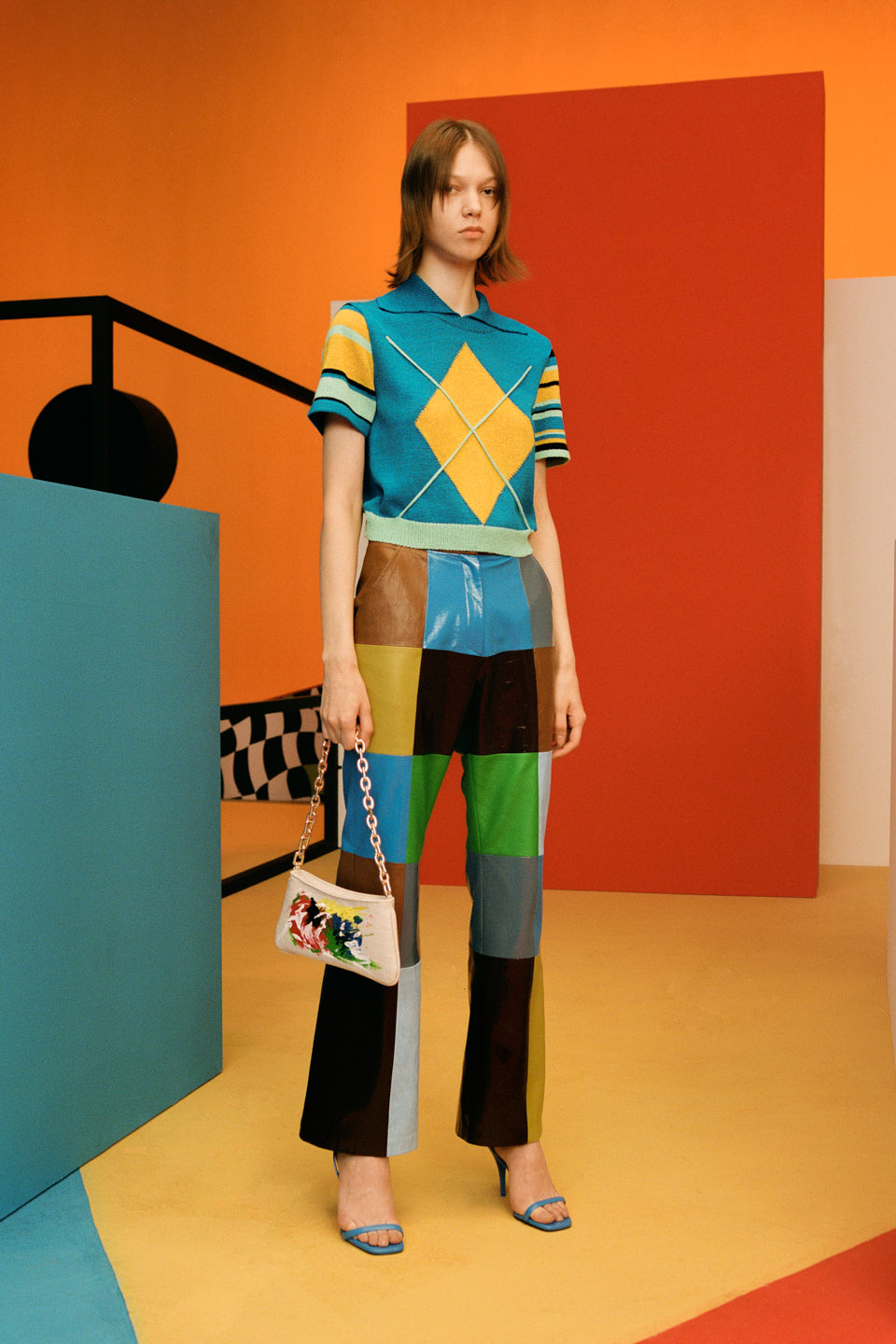 RESORT 22 25