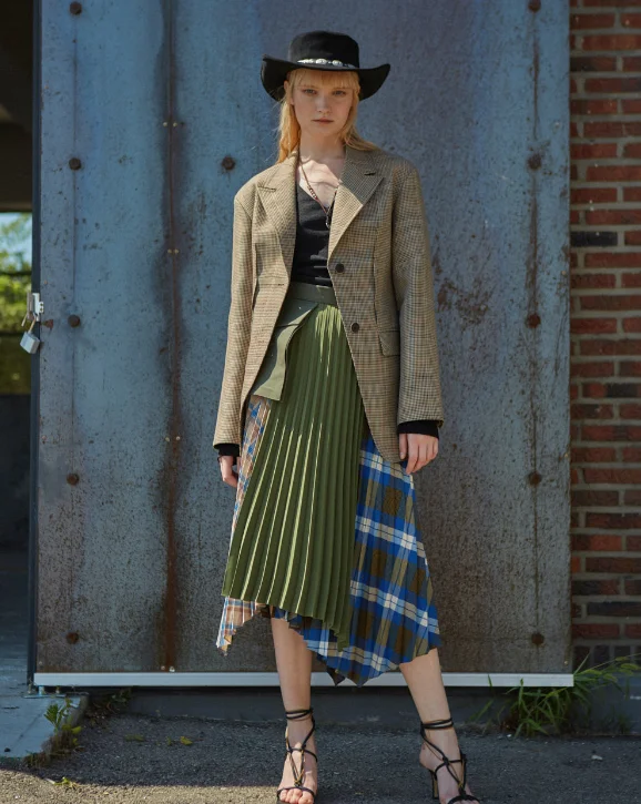 RESORT 21 26