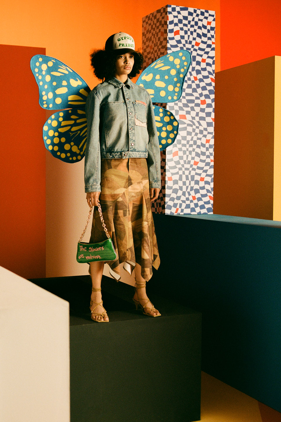RESORT 22 27