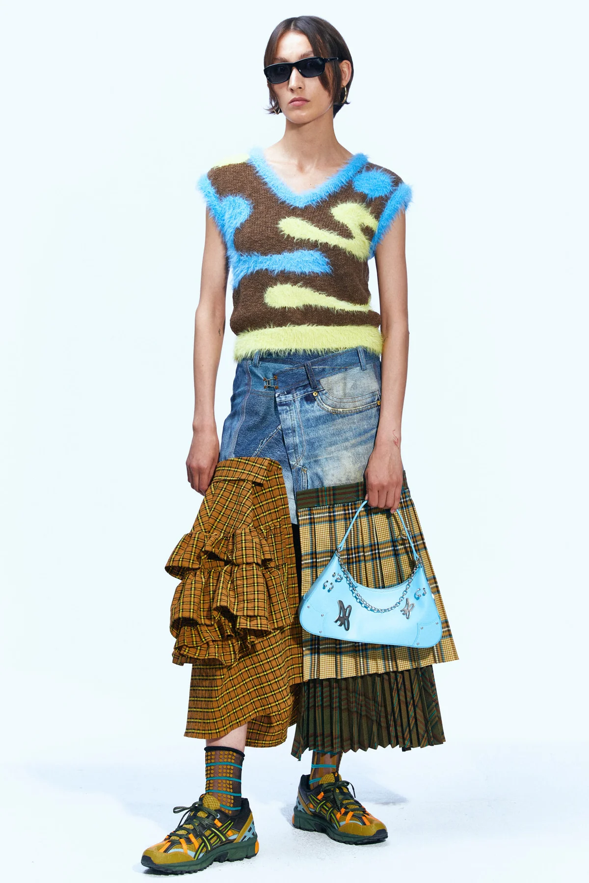 RESORT 23 40